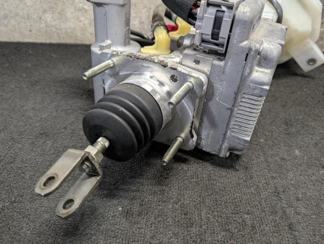 Toyota Prius ZVW30 ABS Actuator and Booster Pump 47210-47330