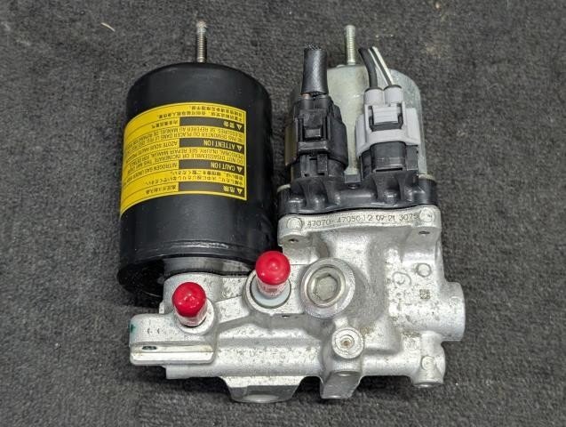 Toyota Prius ZVW30 ABS Actuator and Booster Pump 47210-47330 image 5