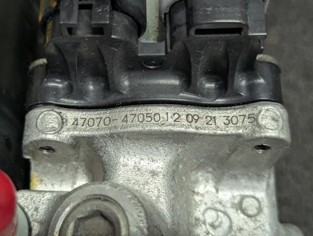 Toyota Prius ZVW30 ABS Actuator and Booster Pump 47210-47330 image 6
