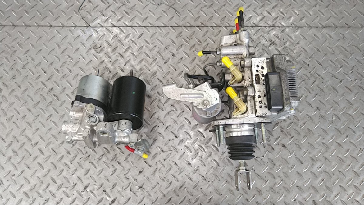 Toyota Prius ZVW30 ABS Actuator and Brake Booster 47270-47030 / 47070-47050 image 4