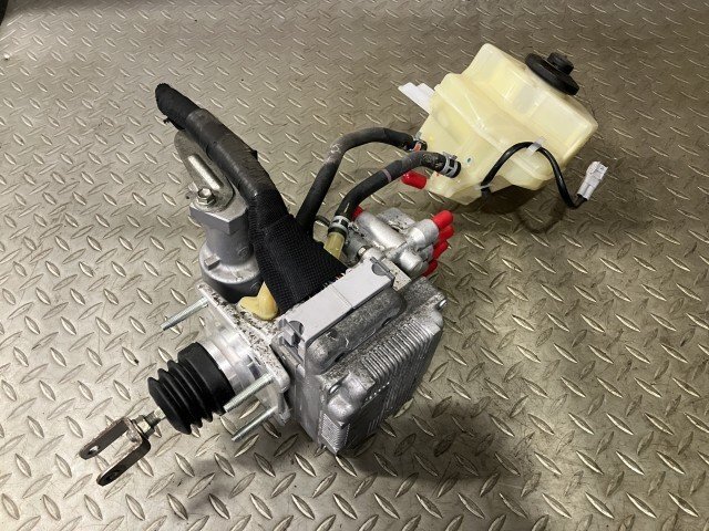 Toyota Prius ZVW30 Post-Facelift ABS Actuator and Booster Pump 47210-47330