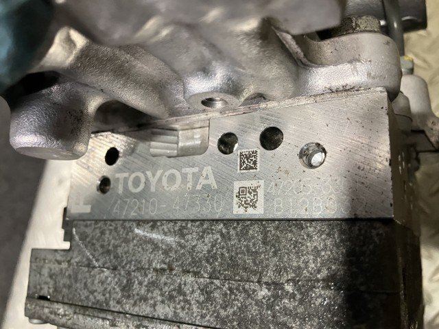 Toyota Prius ZVW30 Post-Facelift ABS Actuator and Booster Pump 47210-47330 image 4