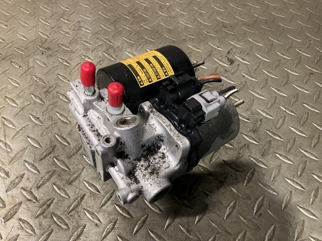 Toyota Prius ZVW30 Post-Facelift ABS Actuator and Booster Pump 47210-47330 image 5