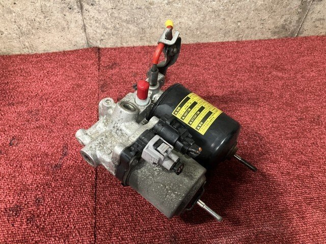 Toyota Prius ZVW30 ABS Actuator and Booster Pump 47210-47330 image 4