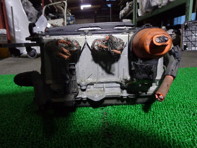 Toyota Prius ZVW30 Post-Facelift Hybrid Inverter Converter image 3