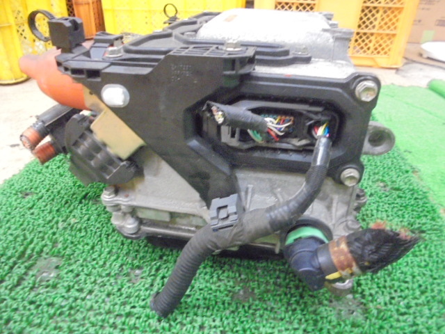 Toyota Prius ZVW30 Post-Facelift Hybrid Inverter Converter G9200-47210 image 2