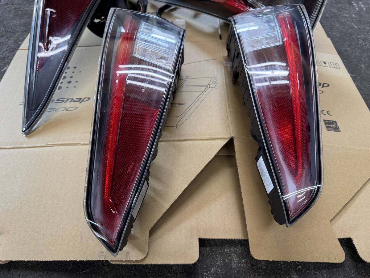 Toyota Prius ZVW50 Pre-Facelift Tail Light Set ICHIKOH 47-77 / 47-87 image 2