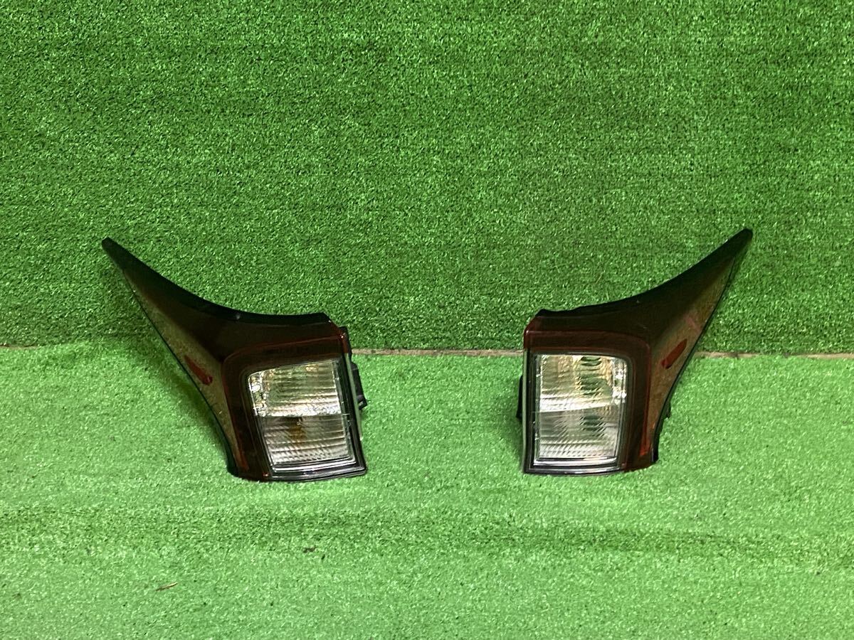 Toyota Prius ZVW50 Pre-Facelift Tail Light Set ICHIKOH 47-77 image 2