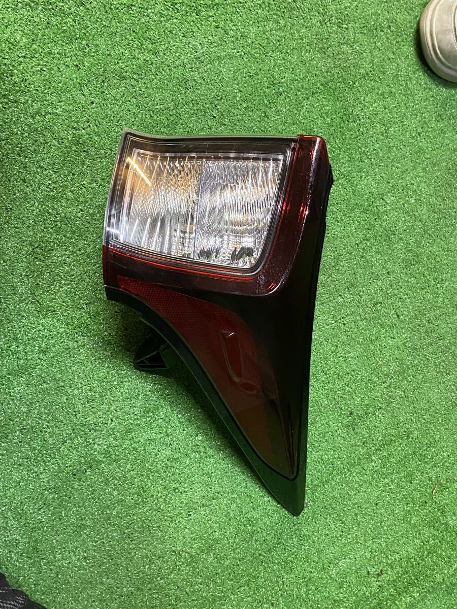 Toyota Prius ZVW50 Pre-Facelift Tail Light Set ICHIKOH 47-77 image 3