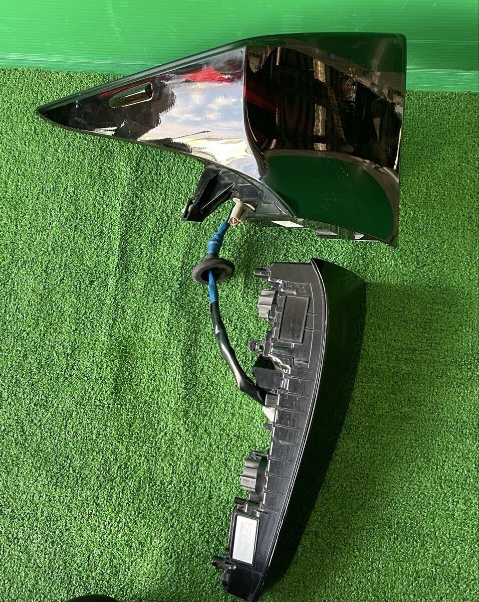 Toyota Prius ZVW50 / ZVW51 Pre-Facelift Left Tail Light Set image 2