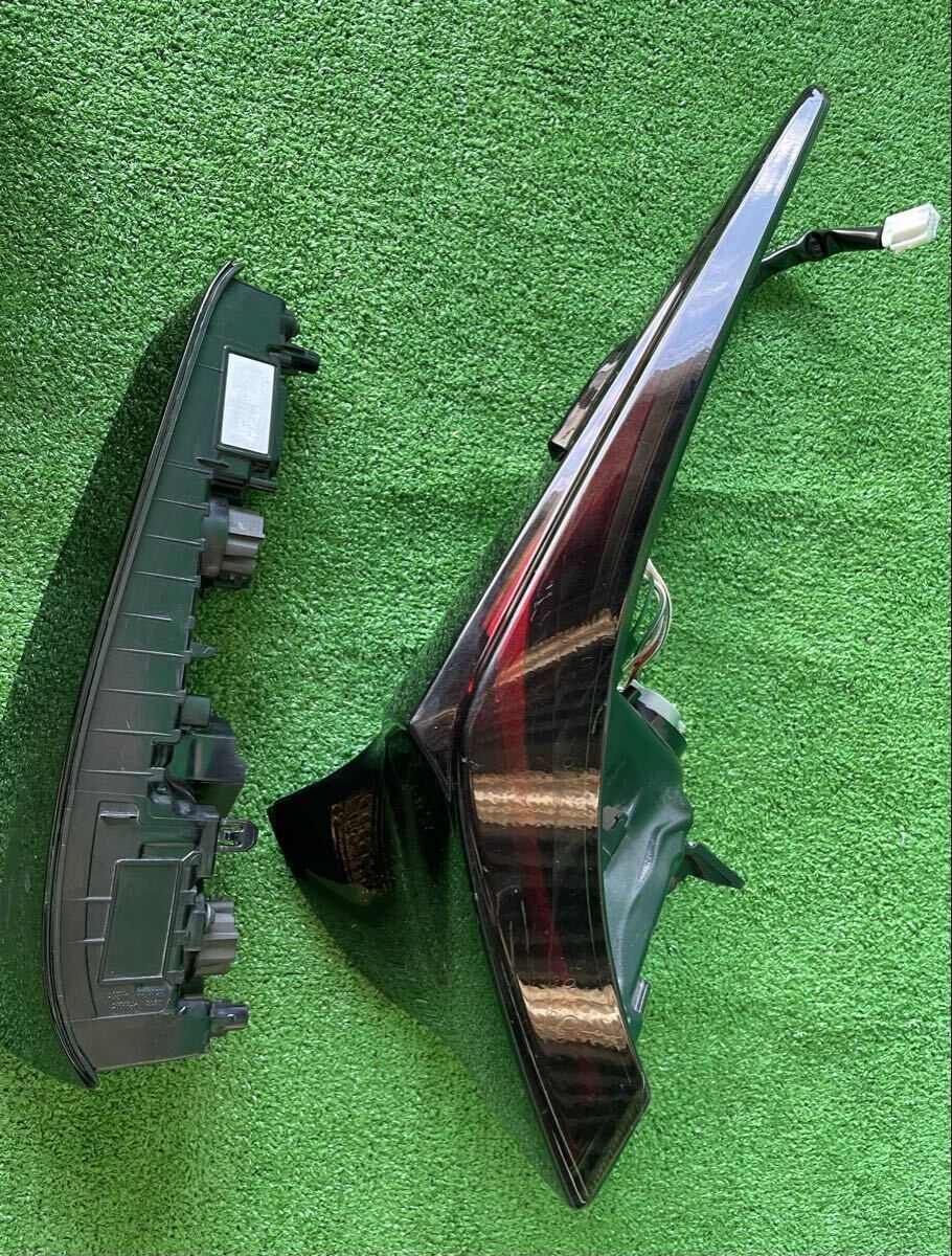 Toyota Prius ZVW50 / ZVW51 Pre-Facelift Left Tail Light Set image 5