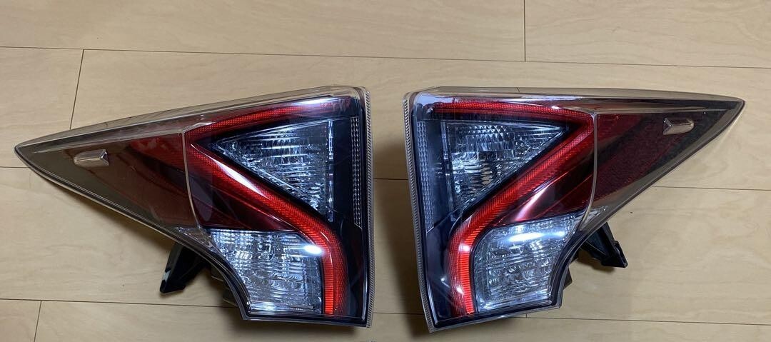 Toyota Prius ZVW50 Pre-Facelift Upper Rear Combination Lamp Pair