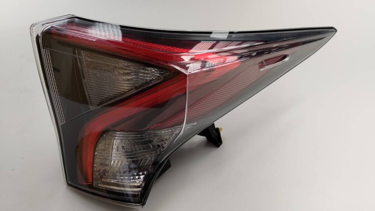 Toyota Prius ZVW50 Pre-Facelift Upper Rear Combination Lamp Pair image 2