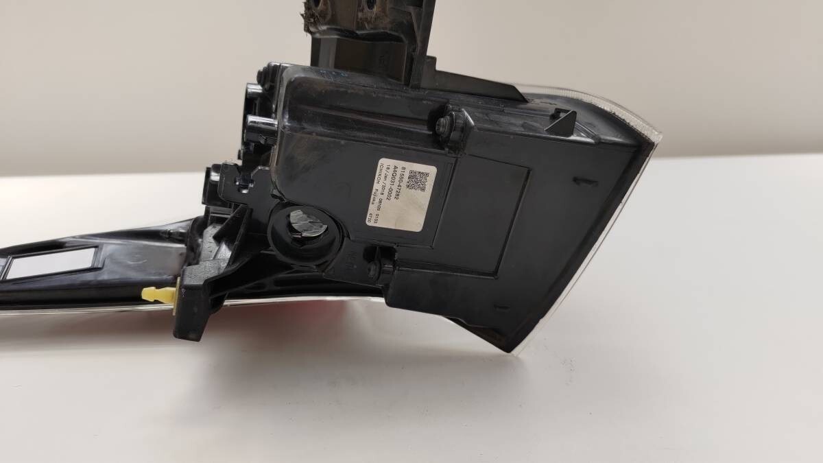 Toyota Prius ZVW50 Pre-Facelift Upper Rear Combination Lamp Pair image 3