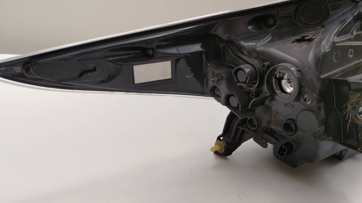 Toyota Prius ZVW50 Pre-Facelift Upper Rear Combination Lamp Pair image 4