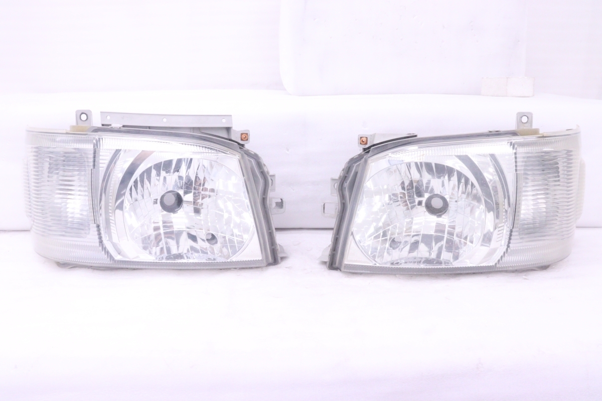 Toyota Hiace 200 Series Type 2 Halogen Headlight Pair KOITO 26-117 Mark 47