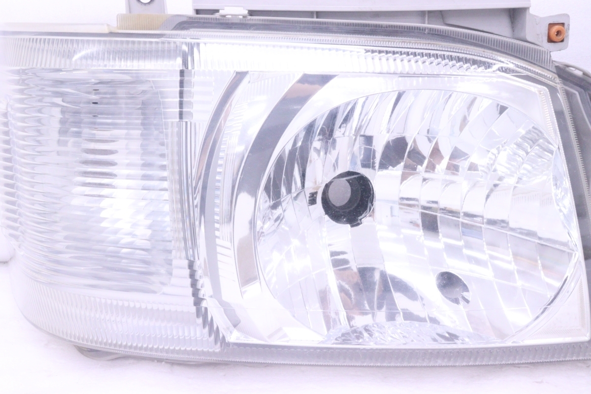 Toyota Hiace 200 Series Type 2 Halogen Headlight Pair KOITO 26-117 Mark 47 image 3