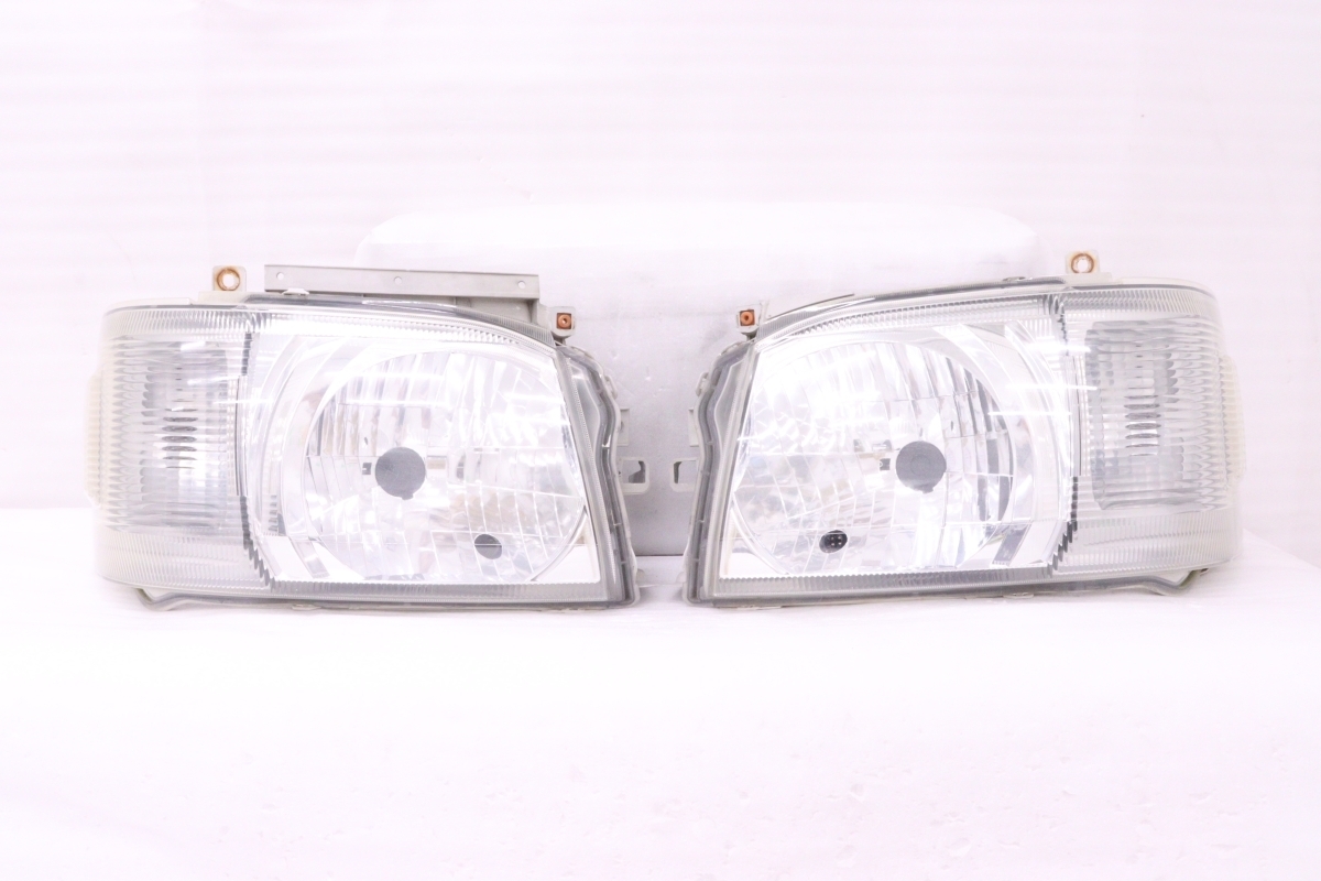 Toyota Hiace 200 Series Type 2 Halogen Headlight Pair KOITO 26-117 Mark 47