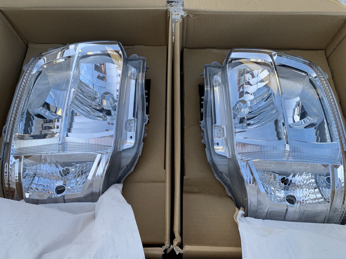 Toyota Hiace 200 Series Type 3 Genuine Headlight Pair