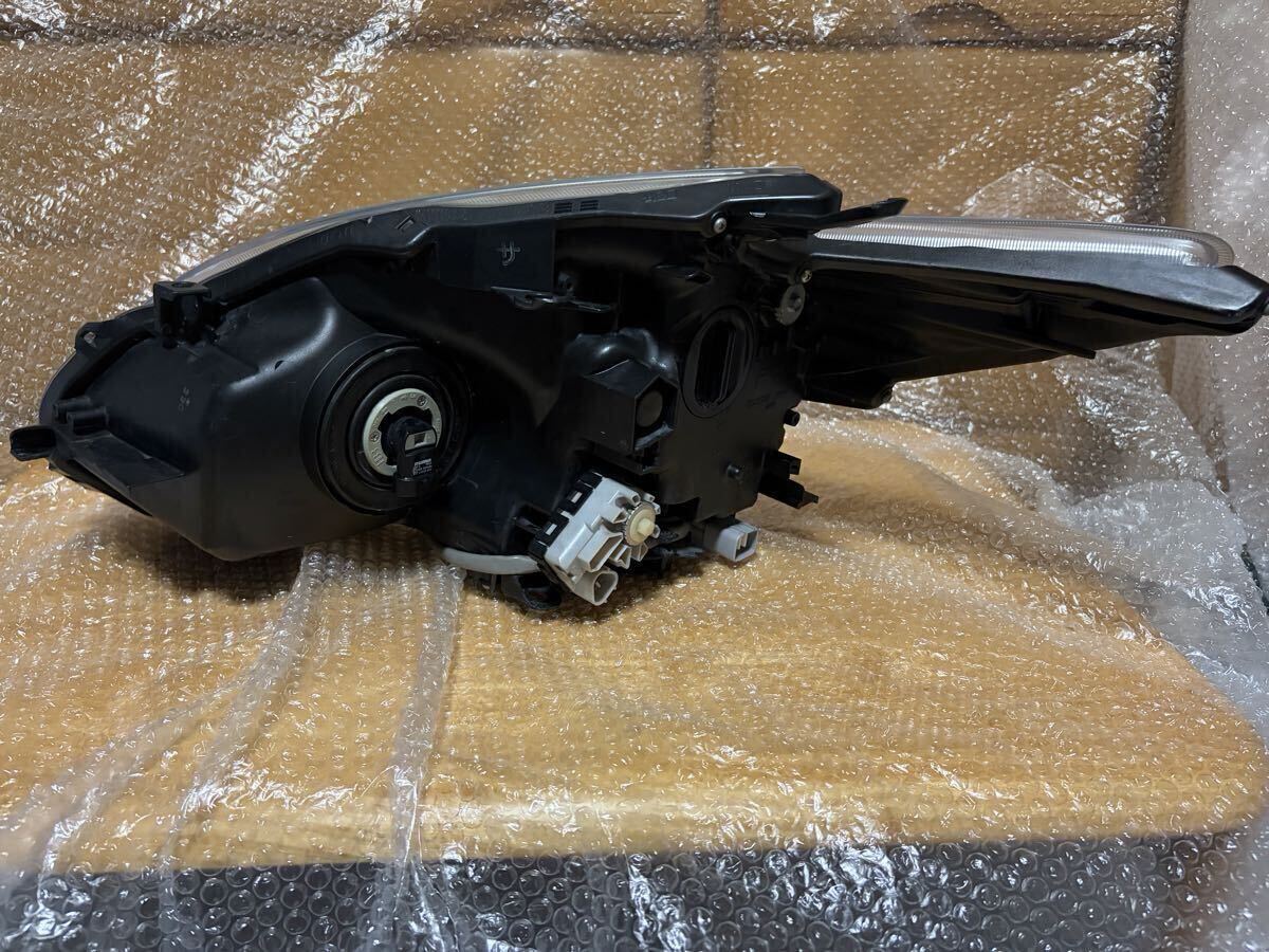 Toyota Prius ZVW30 Post-Facelift Touring Headlight Pair KOITO 47-49 image 4