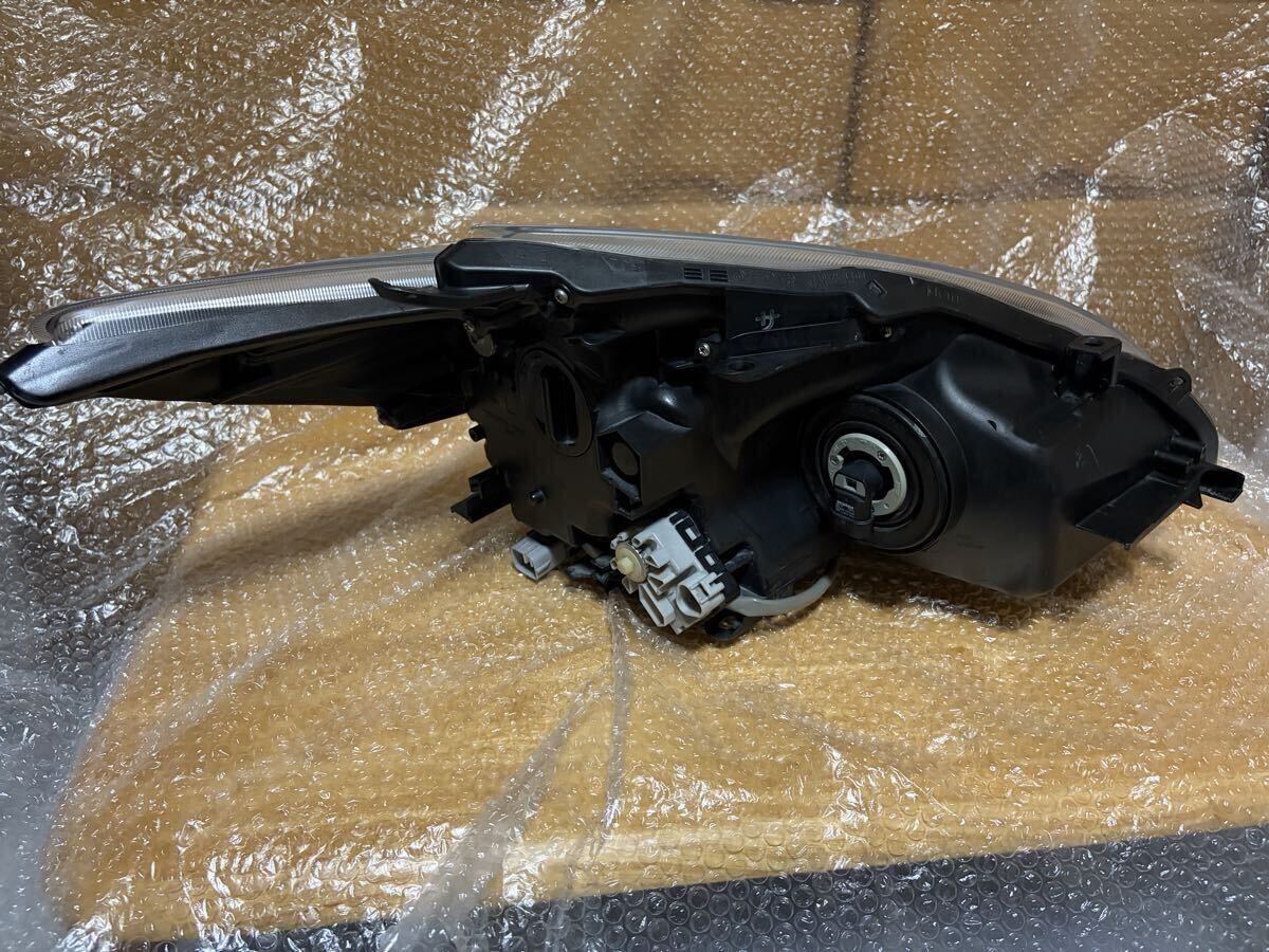Toyota Prius ZVW30 Post-Facelift Touring Headlight Pair KOITO 47-49 image 5