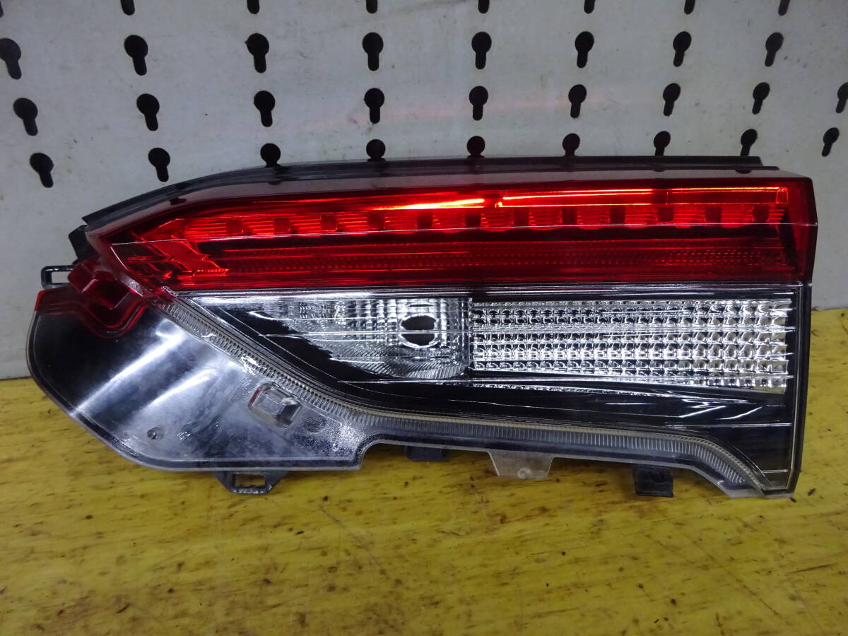Toyota RAV4 50 Series Right Inner Tail Light 81580-42150 image 4