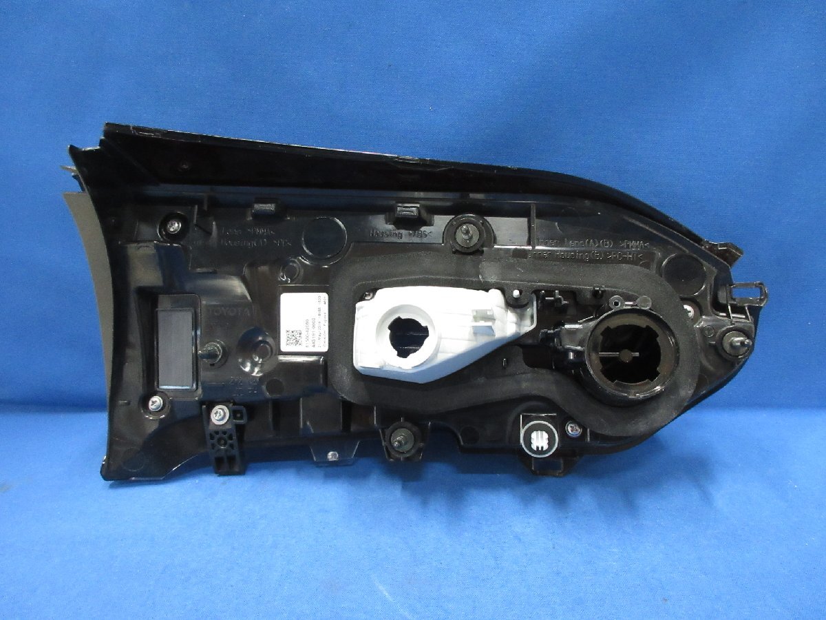 Toyota RAV4 50 Series Right Inner Tail Light 81580-42080 image 2