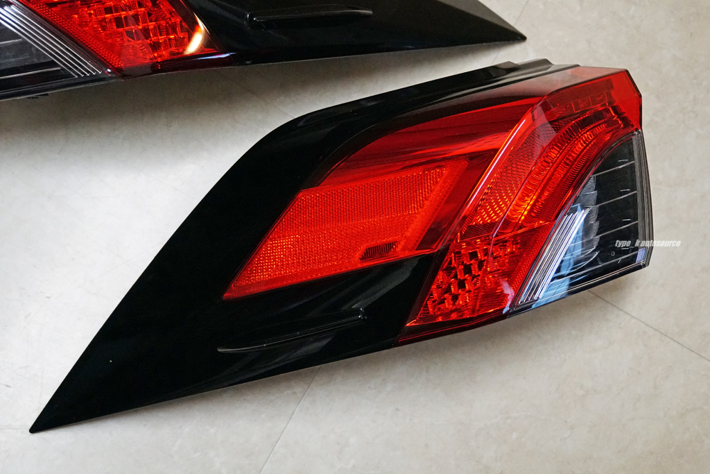 Toyota RAV4 50 Series US-Spec Genuine Tail Light Pair image 2