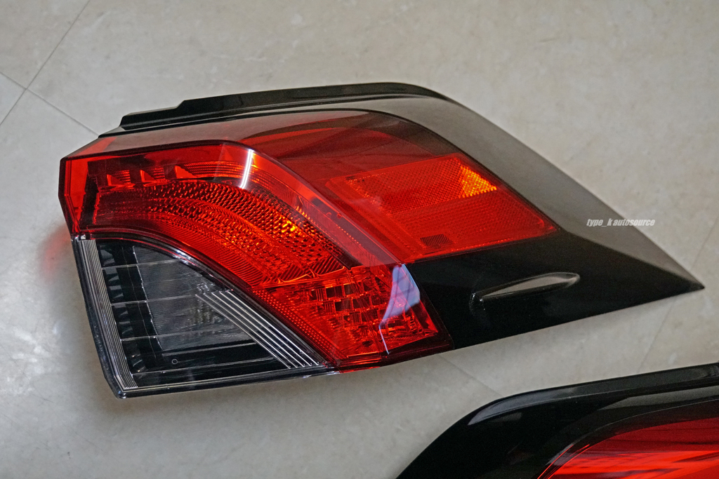 Toyota RAV4 50 Series US-Spec Genuine Tail Light Pair image 3