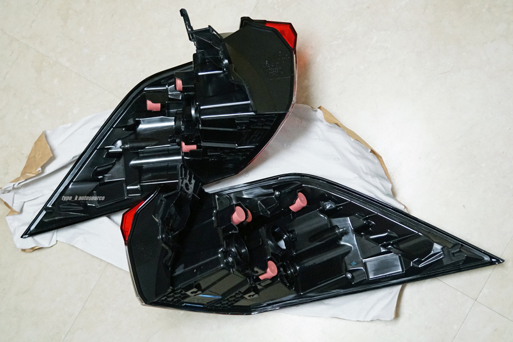 Toyota RAV4 50 Series US-Spec Genuine Tail Light Pair image 4