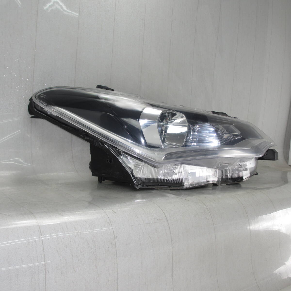 Toyota Corolla Fielder / Axio 160 Series Right LED Headlight KOITO 12-597 image 4