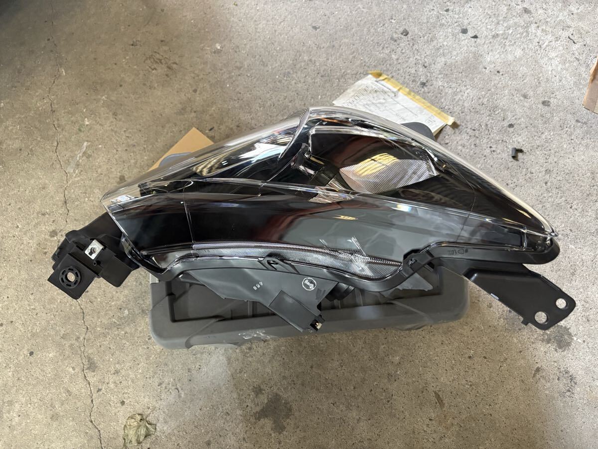 Mazda Demio DJ3FS / DJ5FS Right Headlight D09K-51-0K0D image 2