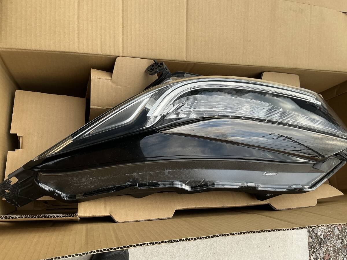 Honda Vezel RU1 / RU2 / RU3 / RU4 Post-Facelift LED Headlight Pair image 4