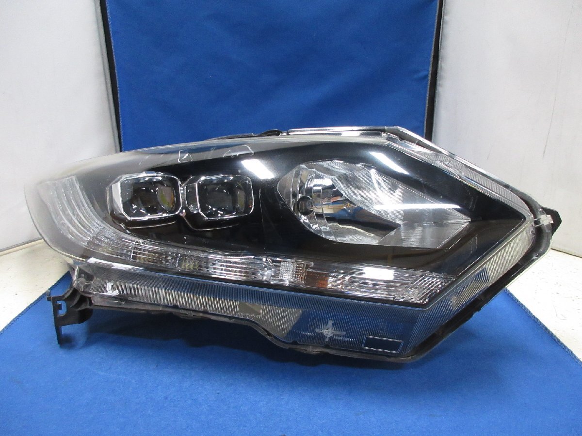 Honda Vezel RU3 / RU4 Pre-Facelift Right LED Headlight KOITO 100-62164
