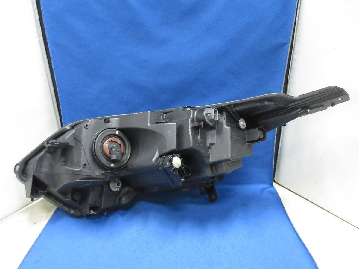 Honda Vezel RU3 / RU4 Pre-Facelift Right LED Headlight KOITO 100-62164 image 2