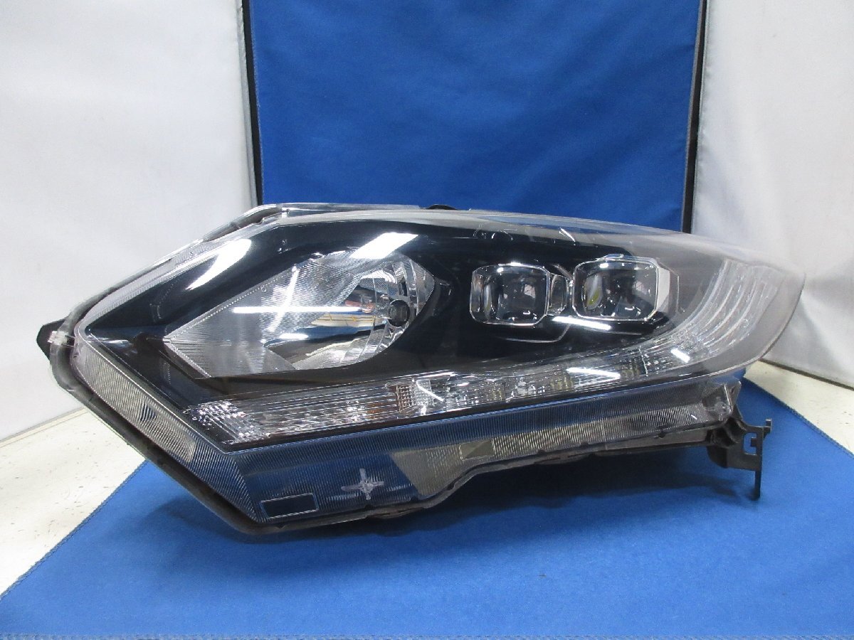 Honda Vezel RU3 / RU4 Pre-Facelift Left LED Headlight KOITO 100-62164