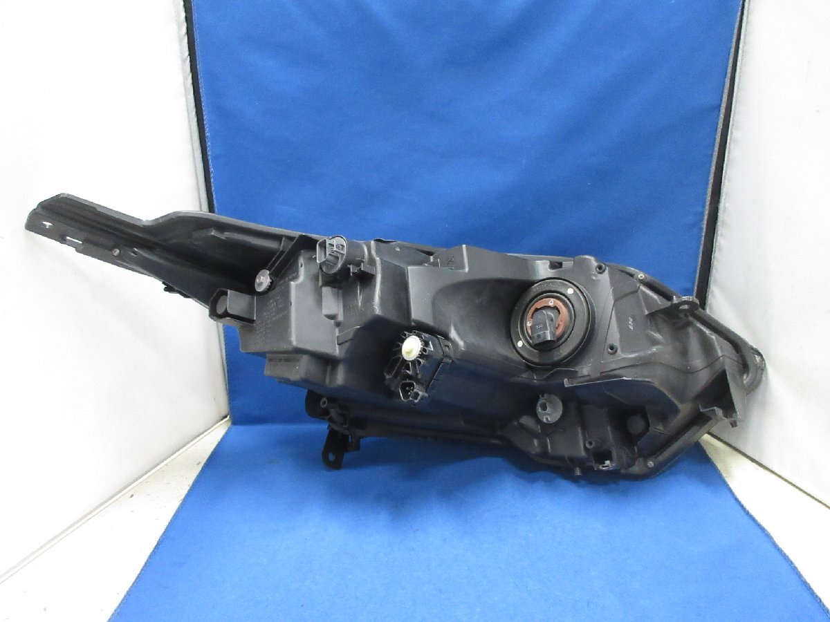 Honda Vezel RU3 / RU4 Pre-Facelift Left LED Headlight KOITO 100-62164 image 2